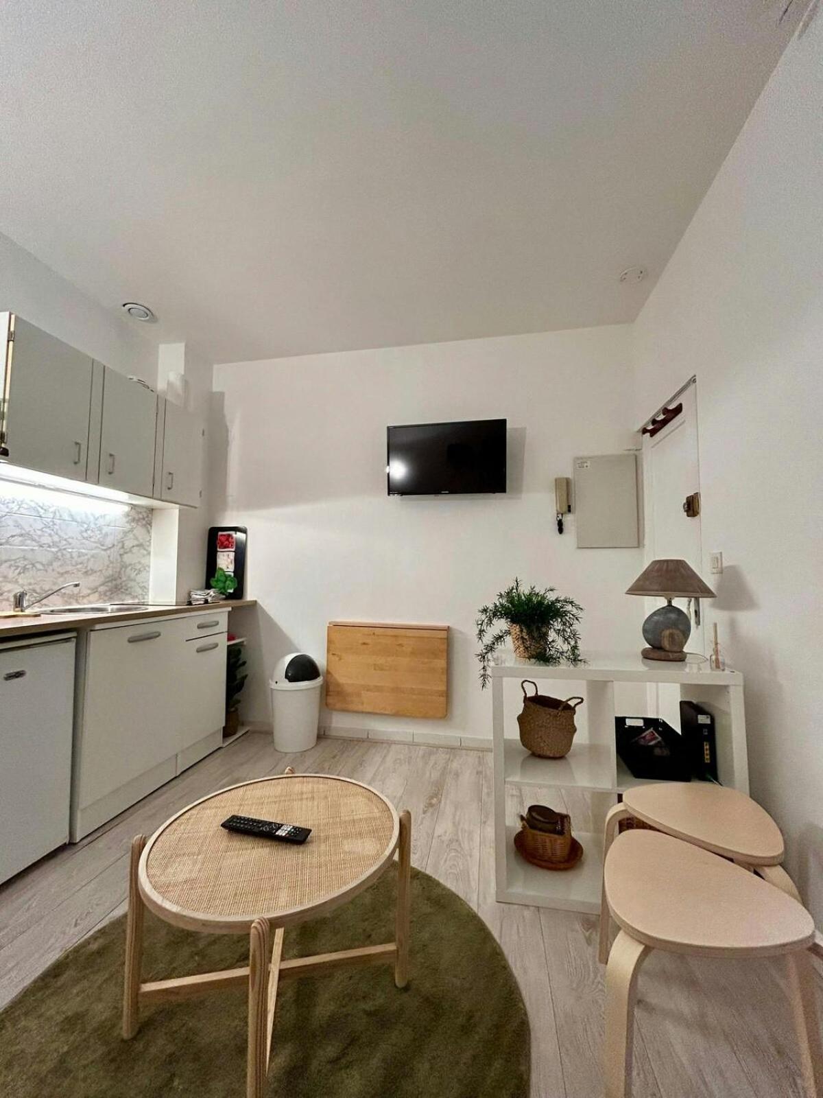 Apartamento Au Charme Des Carmes - T1 Sur Cour - Metro A & B Toulouse Exterior foto